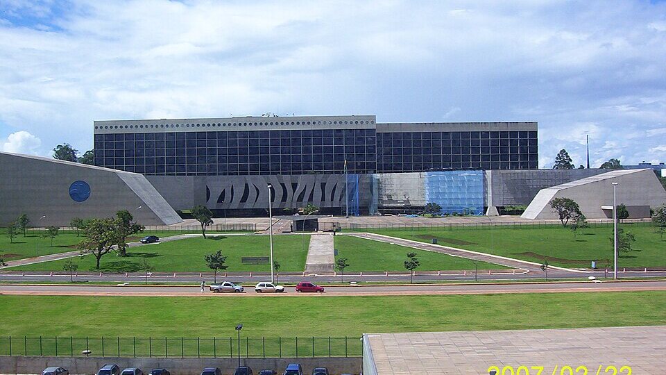 Vista externa do edifício-sede do Superior Tribunal de Justiça